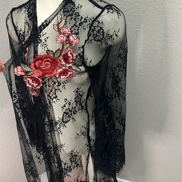 The Line Of Style Floral Lace Kimono Medium - Picture 2 of 7
